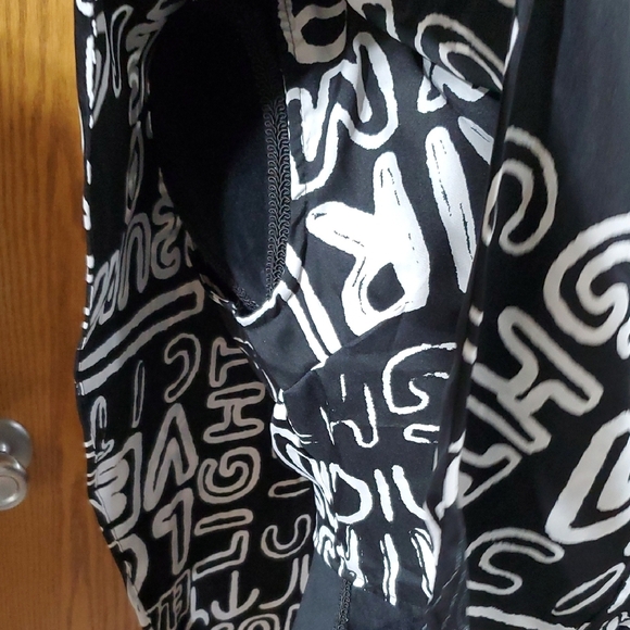 Live 4 Truth Black and White Graphic Button Down Shirt - Picture 4 of 8